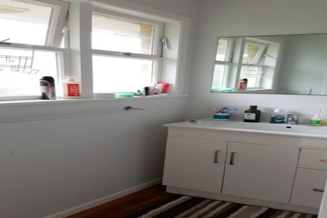 Photo of property in 10 Harding Avenue, Te Atatu South, Auckland, 0610
