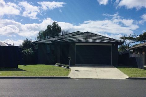 Photo of property in 10 Butterworth Crescent, Papamoa Beach, Papamoa, 3118