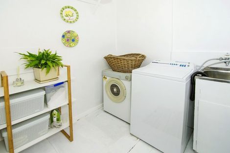 Photo of property in 4 Wyndham Street, Carterton, 5713