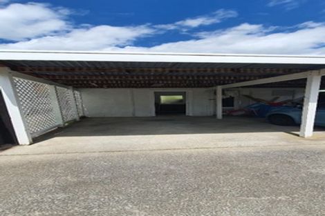 Photo of property in 4/176 Henderson Valley Road, Henderson, Auckland, 0612