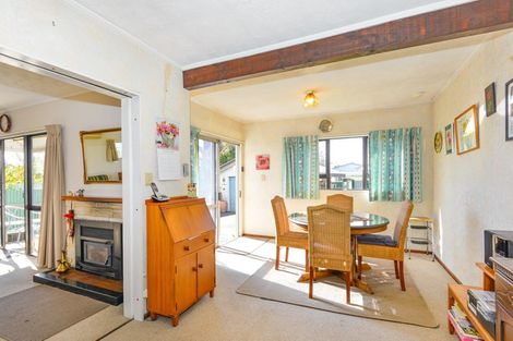 Photo of property in 218 Tudor Avenue, Mayfair, Hastings, 4122