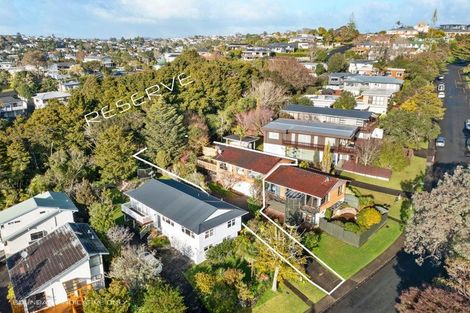 Photo of property in 2/38 Mountbatten Avenue, Hillcrest, Auckland, 0627