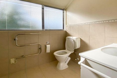 Photo of property in 20 Whiting Grove, West Harbour, Auckland, 0618