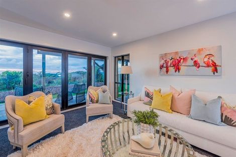 Photo of property in 123 Piha Road, Piha, New Lynn, 0772