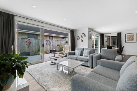 Photo of property in 12 Robert Might Road, Kumeu, 0810