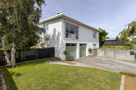 Photo of property in 25 Nevada Drive, Merrilands, New Plymouth, 4312