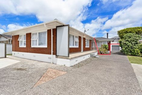 Photo of property in 134 Te Atatu Road, Te Atatu South, Auckland, 0610