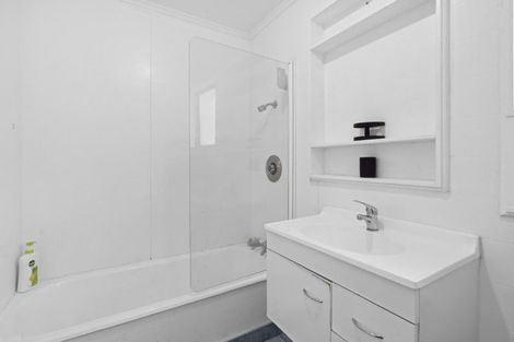 Photo of property in 106a Mako Mako Road, Levin, 5510