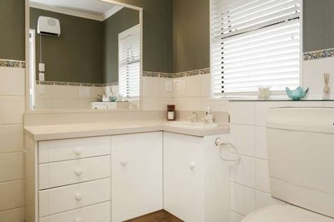 Photo of property in 4 Shera Street, Acacia Bay, Taupo, 3330