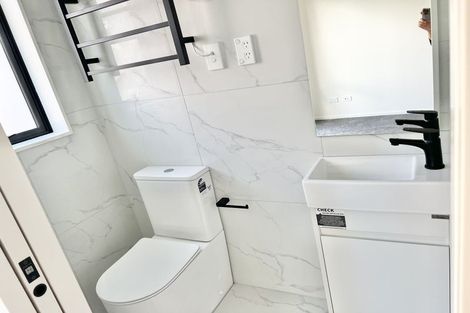 Photo of property in 2/5 Chevis Place, Pakuranga, Auckland, 2010