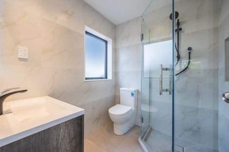 Photo of property in 13b Tenbless Court, Unsworth Heights, Auckland, 0632