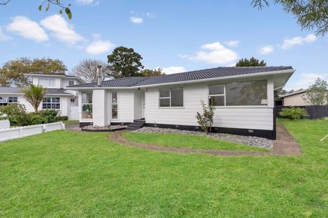 Photo of property in 17 Nan Place, Pakuranga Heights, Auckland, 2010