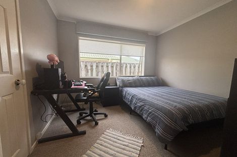 Photo of property in 86 Bob Charles Drive, Golflands, Auckland, 2013
