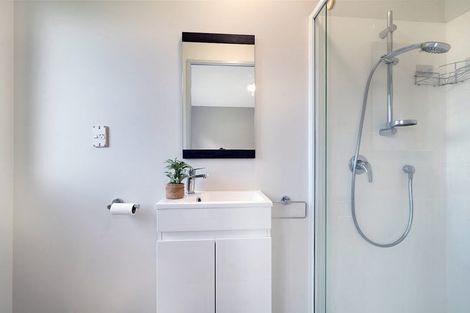 Photo of property in 9 Woodbank Drive, Glen Eden, Auckland, 0602