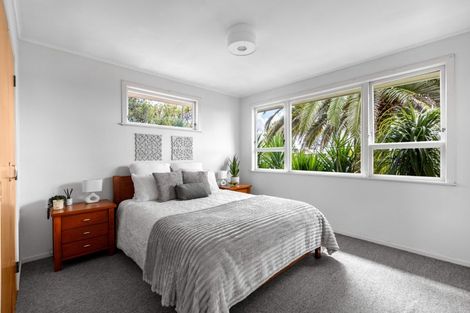 Photo of property in 43 Rewarewa Road, Te Atatu Peninsula, Auckland, 0610