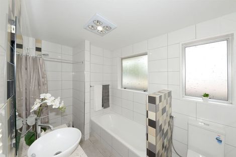 Photo of property in 5b Te Maru Place, Redwood, Christchurch, 8051