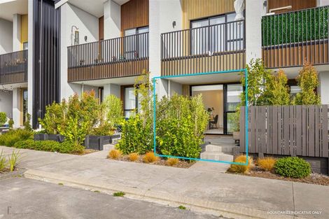 Photo of property in 2/3 Genevieve Lane, Hobsonville, Auckland, 0616