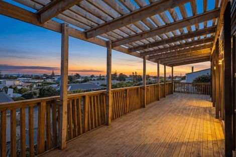 Photo of property in 6 Arataki Grove, Waitarere Beach, Levin, 5510