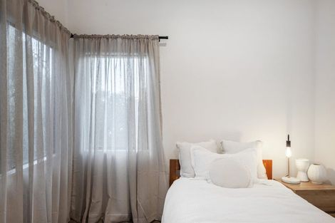 Photo of property in 11 Nottingham Place, Northcross, Auckland, 0630