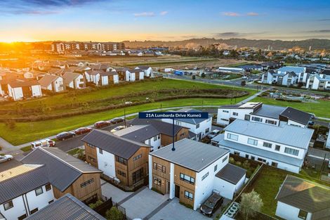 Photo of property in 21a Lumbarda Drive, Kumeu, 0810