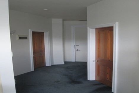 Photo of property in Endeavour Apartments, 13/125 Thorndon Quay, Pipitea, Wellington, 6011