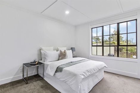 Photo of property in 7 Glen Vista Place, Bayview, Auckland, 0629