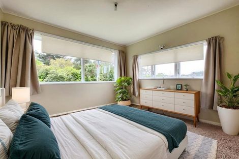 Photo of property in 23 Pinkerton Grove, Newlands, Wellington, 6037