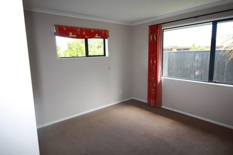 Photo of property in 17 Cleveland Heights, Kelvin Grove, Palmerston North, 4414