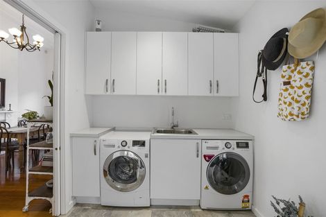 Photo of property in 61 Aroha Avenue, Sandringham, Auckland, 1025