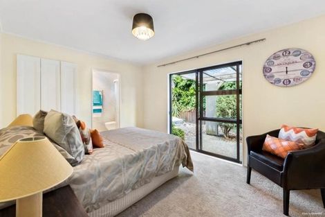 Photo of property in 2/16 Matisse Drive, West Harbour, Auckland, 0618