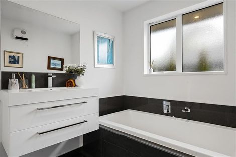 Photo of property in 128 Mays Road, St Albans, Christchurch, 8052