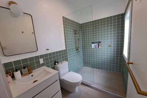 Photo of property in 15 Beatrix Street, Avondale, Auckland, 1026