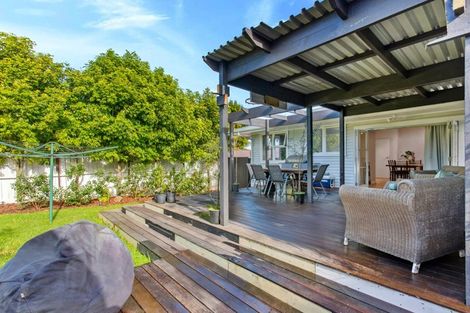 Photo of property in 15 Kingdale Road, Henderson, Auckland, 0610