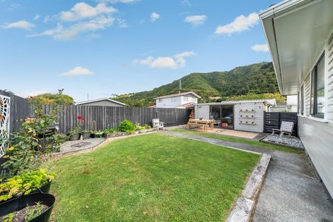 Photo of property in 6 Topeka Grove, Totara Park, Upper Hutt, 5018