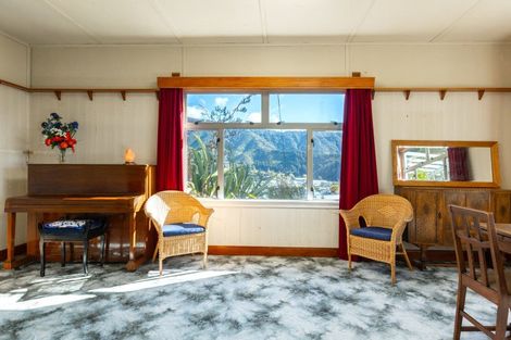 Photo of property in 8 Taranaki Street, Picton, 7220