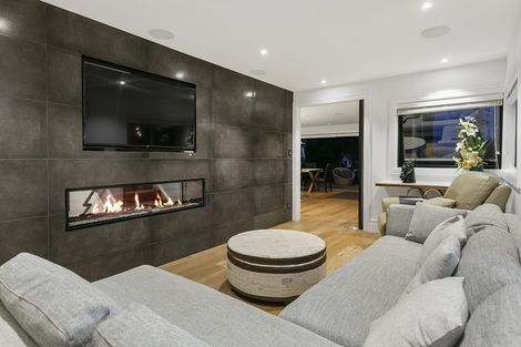 Photo of property in 2/92 Churchill Road, Murrays Bay, Auckland, 0630