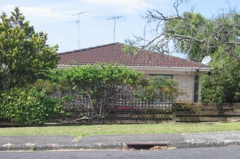 Photo of property in 1/15 Woodall Place, Totara Vale, Auckland, 0627