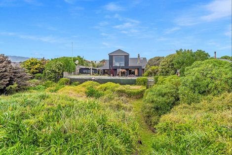 Photo of property in 23 Ara Kuaka, Waikanae Beach, Waikanae, 5036
