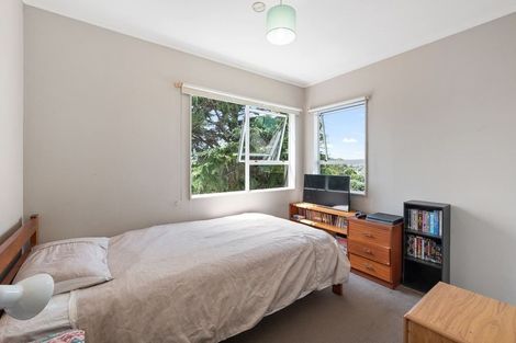 Photo of property in 1/76 Totaravale Drive, Totara Vale, Auckland, 0629
