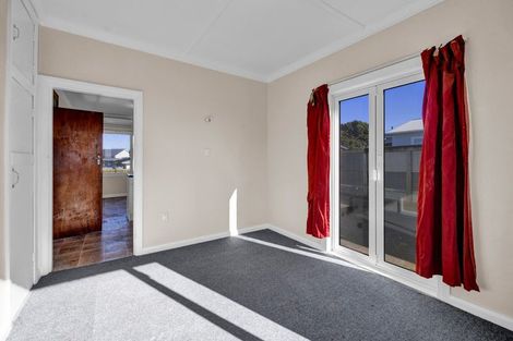 Photo of property in 35 Norfolk Street, Patea, 4520