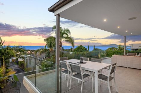 Photo of property in 12a Eastcliffe Road, Castor Bay, Auckland, 0620