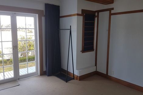 Photo of property in 17 Saint Michaels Crescent, Kelburn, Wellington, 6012