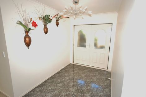 Photo of property in 2/16 Roberts Road, Glenfield, Auckland, 0629