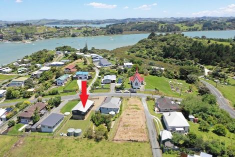 Photo of property in 32 Oxford Street, Whakapirau, Maungaturoto, 0583