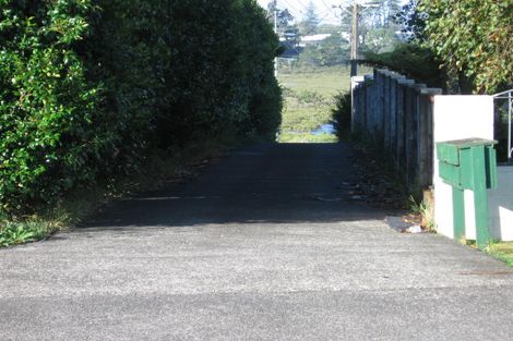 Photo of property in 3/237 Hepburn Road, Glendene, Auckland, 0602