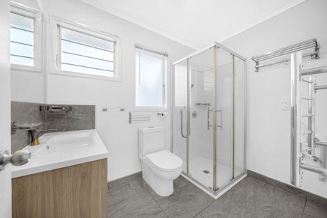 Photo of property in 9 Andrew Road, Howick, Auckland, 2010