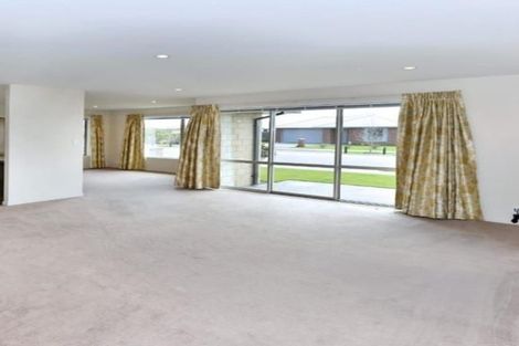 Photo of property in 56 Rannoch Drive, Broomfield, Christchurch, 8042