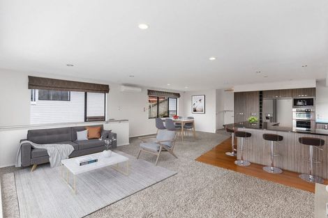 Photo of property in 84 Wade River Road, Stanmore Bay, Whangaparaoa, 0932