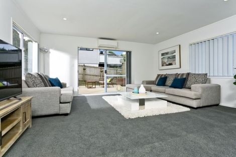 Photo of property in 1/10 Witheford Drive, Bayview, Auckland, 0629
