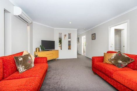 Photo of property in 8 Compton Grove, Huntington, Hamilton, 3210